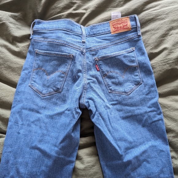 COPY - 312 Shaping Slim Levi's - Picture 2 of 6